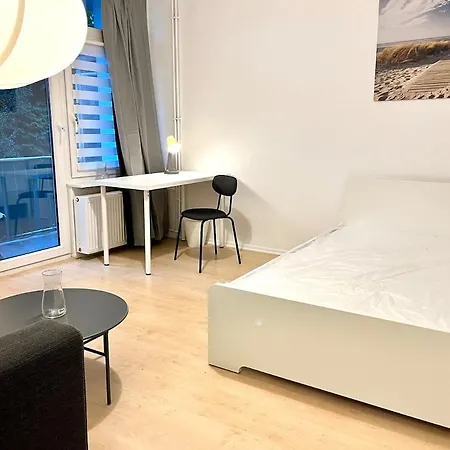 Tolles Neues Mit Balkon, Ebk, Wlan, Smart Tv, Netflix Apartment *
